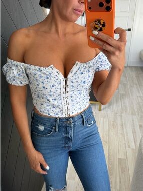 Forever 21 White Off-Shoulder Hook-Front Floral Crop Top - Blue Print
